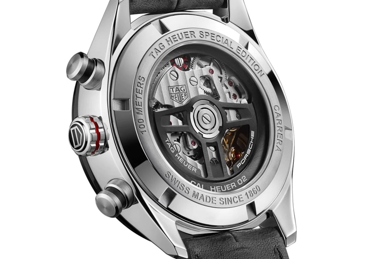 裏面は内部が見える構造で正確さと技術力の高さがうかがえる