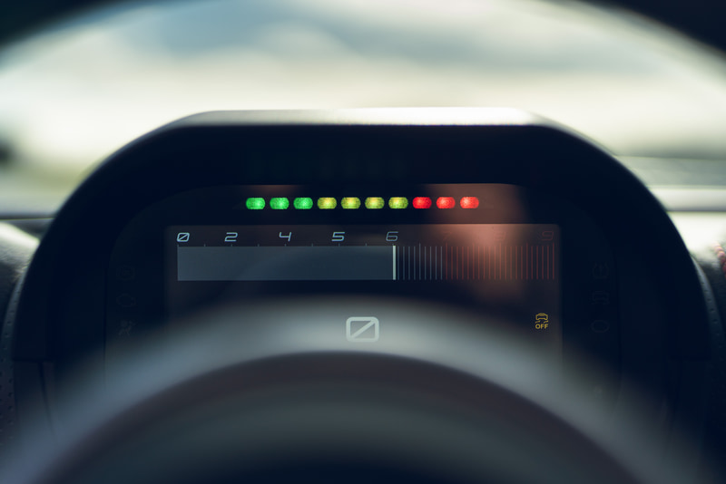 新しいTFTデジタルダッシュボード