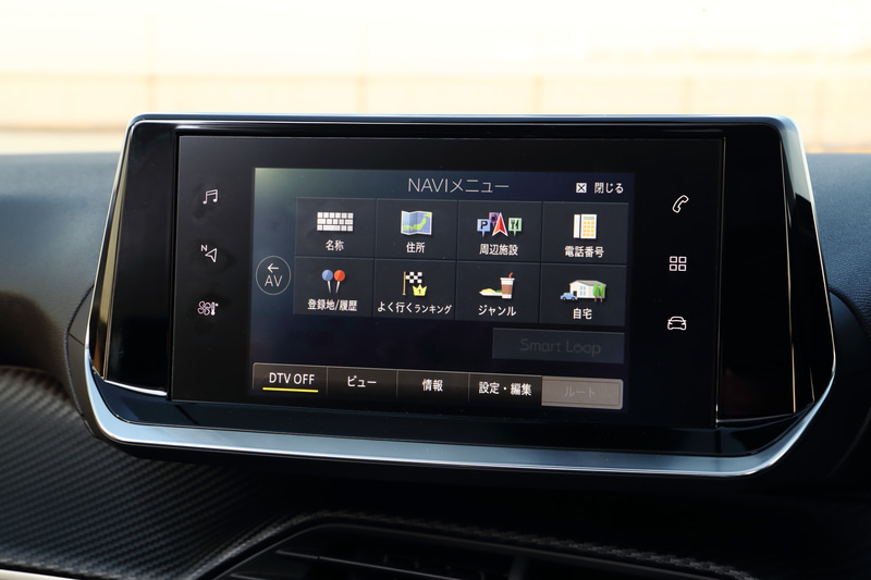 7インチタッチスクリーンでは、エアコン、オーディオ、ハンズフリー通話、運転支援システムなどの操作設定が行なえる