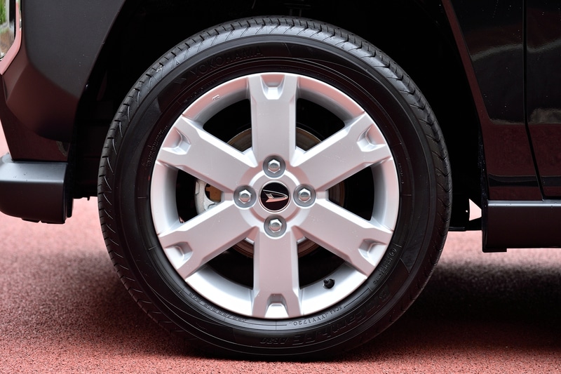 スタイルパック クロムパックは、ドアアウターハンドル（メッキ）、アルミホイール（シルバー塗装）をセットにした新車注文時に選択するメーカーオプション