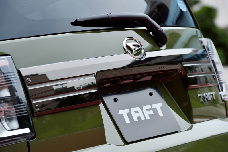 マッドプランは、「フードガーニッシュ（ダークブラックメッキ）」「バックドアガーニッシュ（ダークブラックメッキ）」をセットにした「ダークブラックメッキパック」に加え、「フロントアンダーガーニッシュ（金属調）」をセットにした後付け可能なディーラーオプション