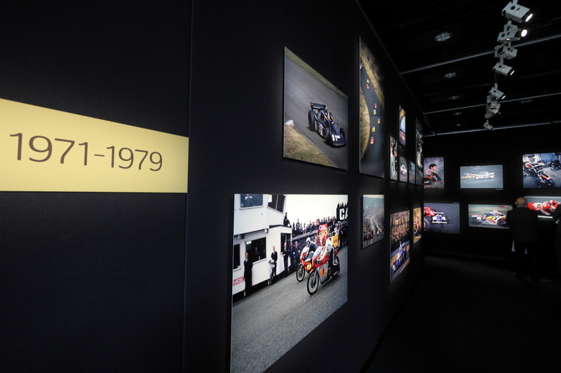 富士GCが30度バンクを走る