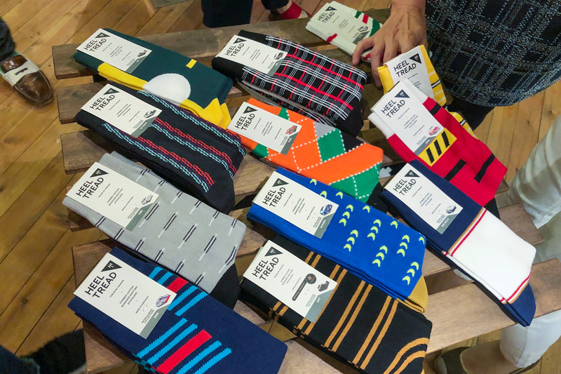 モトーリモーダで扱っている「HEEL TREAD」というブランドの靴下は、分かる人には分かる、いろんな名車をモチーフとしたカラーや柄がオシャレ！　新作もたくさん出ていて、最新作は1976年に登場したティレル P34と、フェラーリ 126C2という、往年のF1マシンがモチーフとなったデザインです。P34の方は左右でゼッケンが違うんだとか。そういう凝ったところも、マニア心をくすぐりますよね。お値段は1足1650円。オンラインショップでも購入可能です