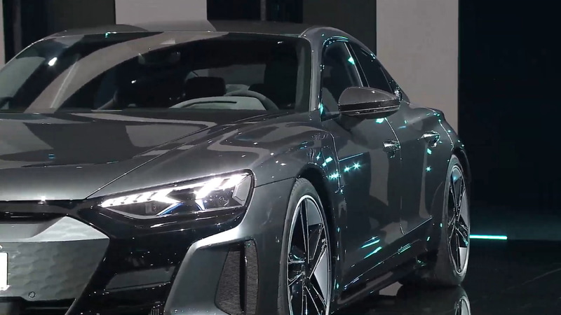 フロントからリアへのデザイン