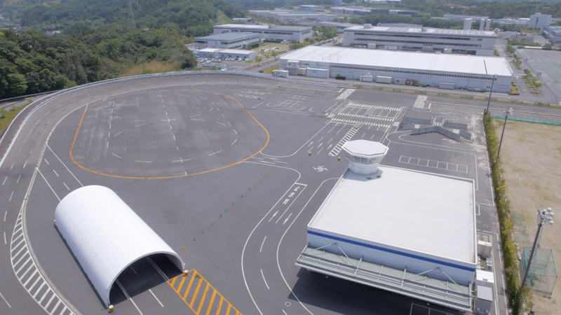 1kmの周回テストコースなど車載製品に関する多数の評価設備を完備するアルプスアルパインのいわき事業所