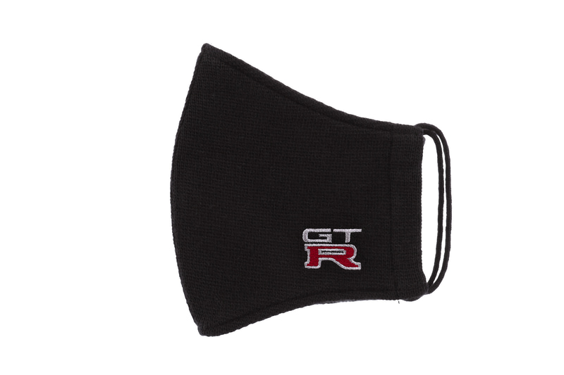 前面には防臭・抗菌作用が施された素材（糸）を使用したニット生地を使用し、内面にはWガーゼを使用して肌触りよく仕上げた。ニット製品のため、洗濯の際には注意が必要