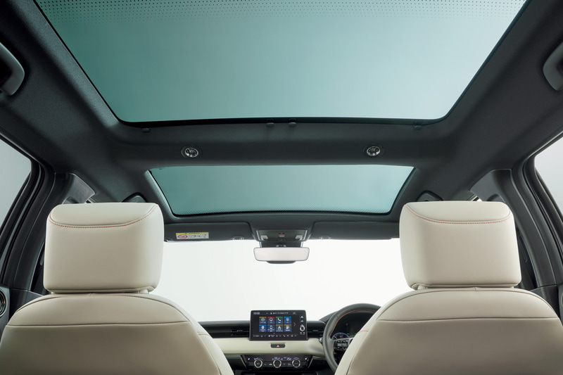 パノラマルーフ（Low-Eガラス採用）