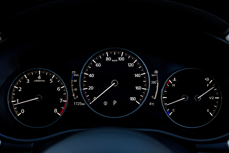 白革内装で明るい印象を受けるX L Packageのインテリア