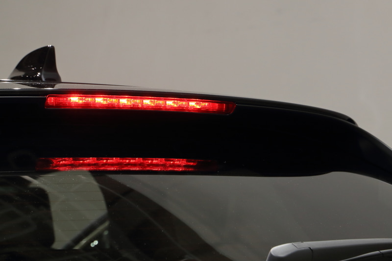 ハイマウントブレーキランプはスポイラーに内蔵