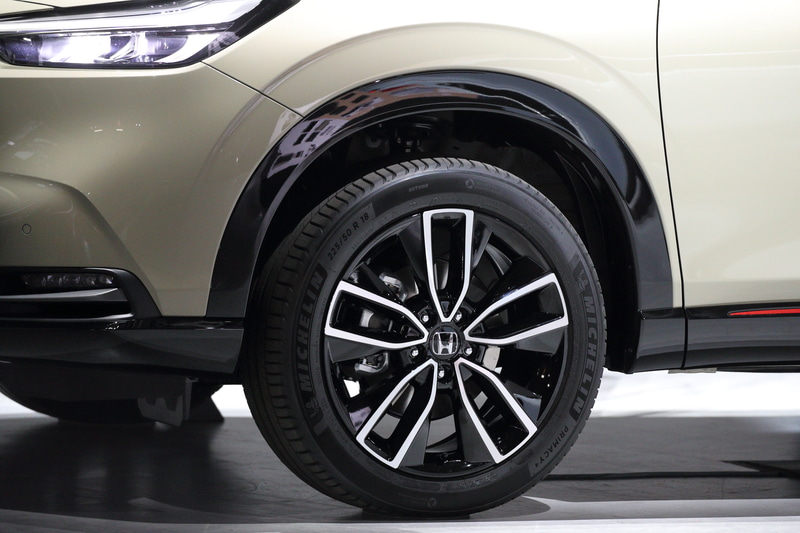 タイヤサイズは225/50R18。e:HEV XとガソリンのGグレードは16インチになる