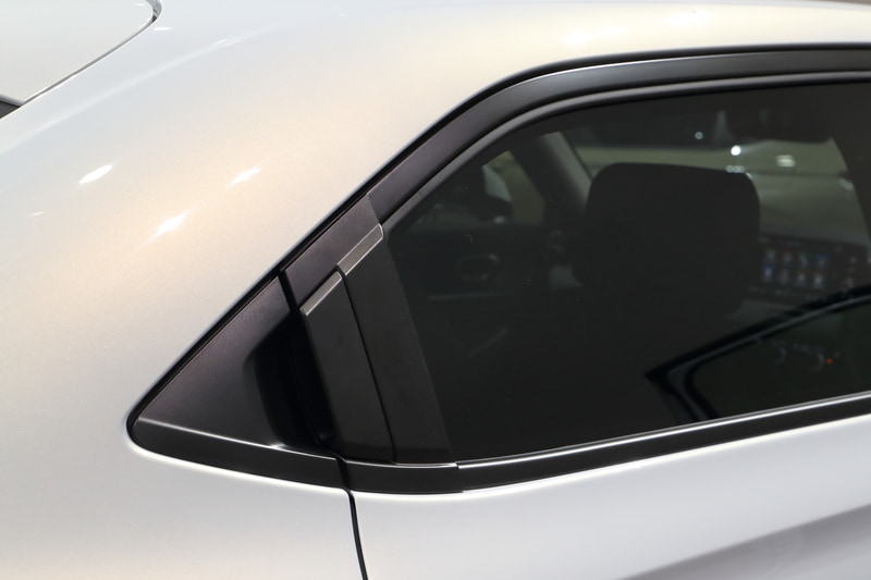 リアドアのノブはドア後端にある