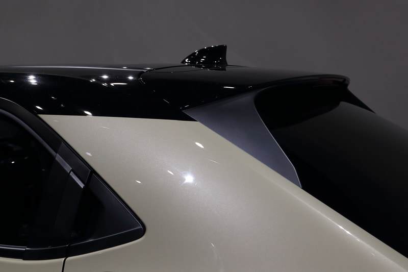 クーペライクなプロポーションを持つリア。ルーフエンドにはテールゲートスポイラーが付く