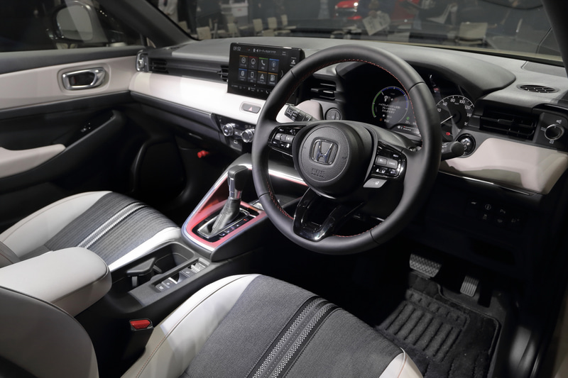 ステアリングまわり