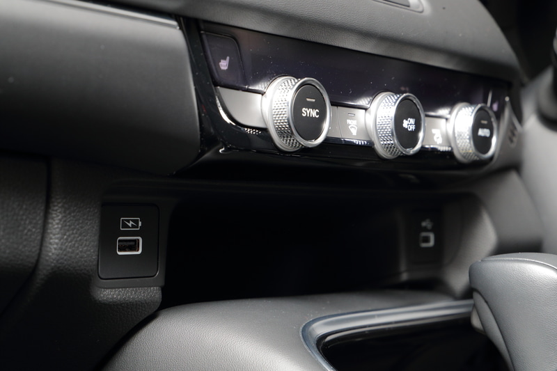 フロント側のUSB給電ポート