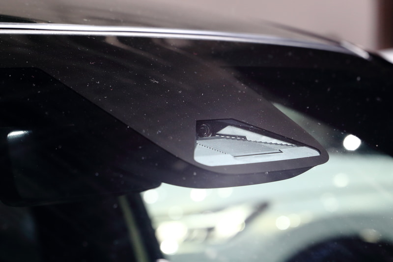 広角フロントカメラと高速画像処理チップを採用した最新のHonda SENSINGを装備。ACC（アダプティブクルーズコントロール）は渋滞追従機能付き