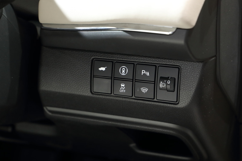 ステアリングコラム横のスイッチ類