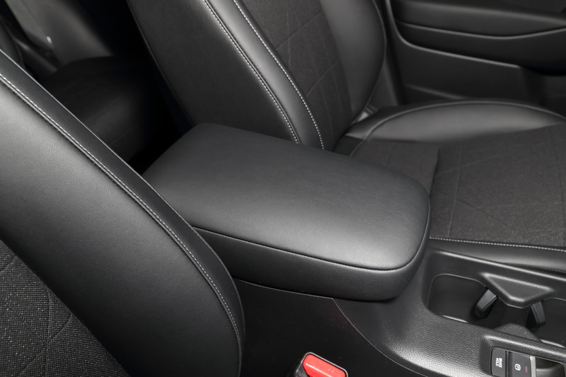 センターコンソールはリッドを空けると収納になっている