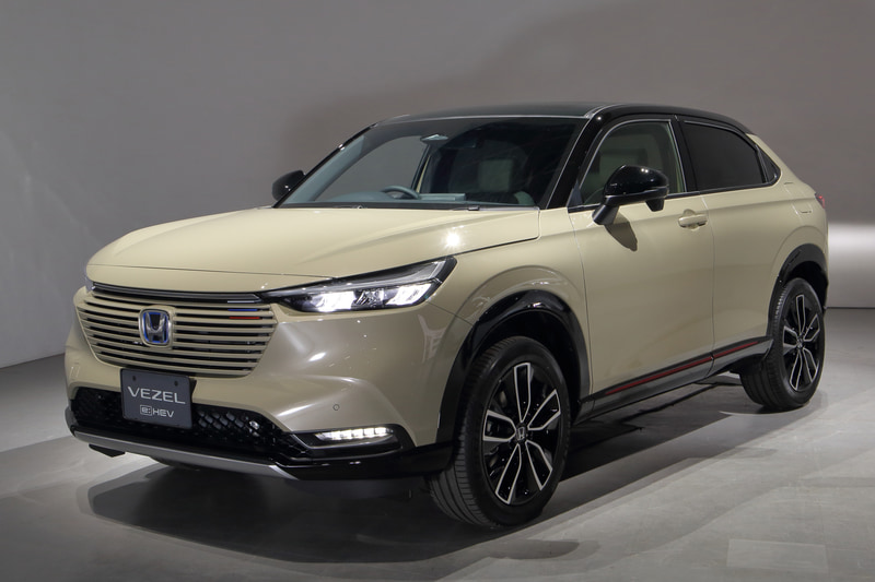 こちらが新型ヴェゼル。事前説明会では数値的なことを含む詳細は非公開になっており、説明会はコンセプトおよび、内外装デザインの話が中心となった