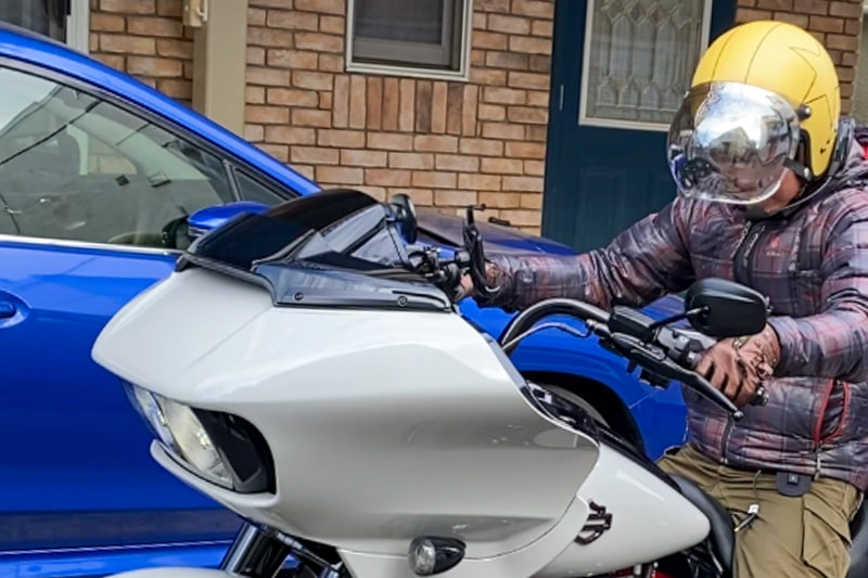 ものすっごいデカいバイクがやってきた！