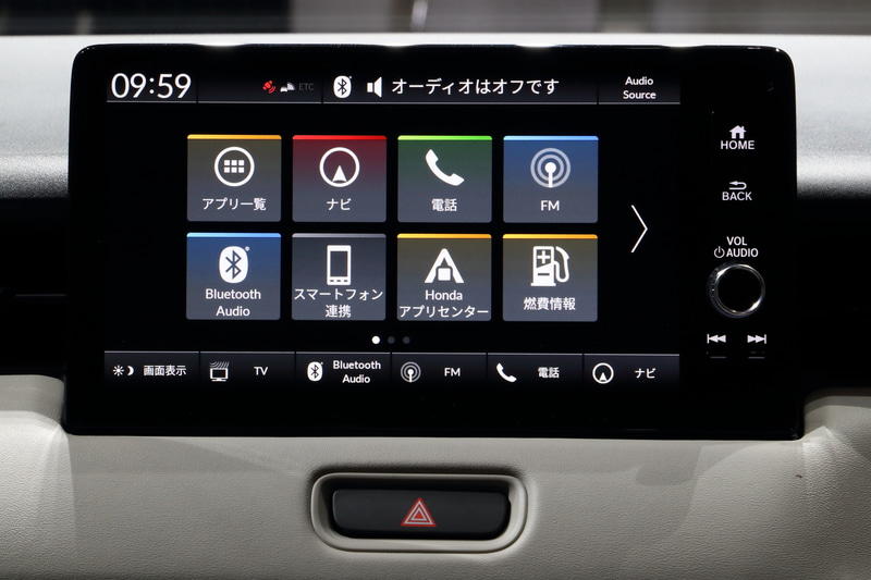 新世代コネクテッド技術を搭載した車載通信モジュール「Honda CONNECT（ホンダコネクト）」を搭載。ホンダ量販車として初となる「自動地図更新サービス」「Honda デジタルキー」「車内 Wi-Fi」などが利用可能となる。写真は「Honda CONNECTディスプレー」