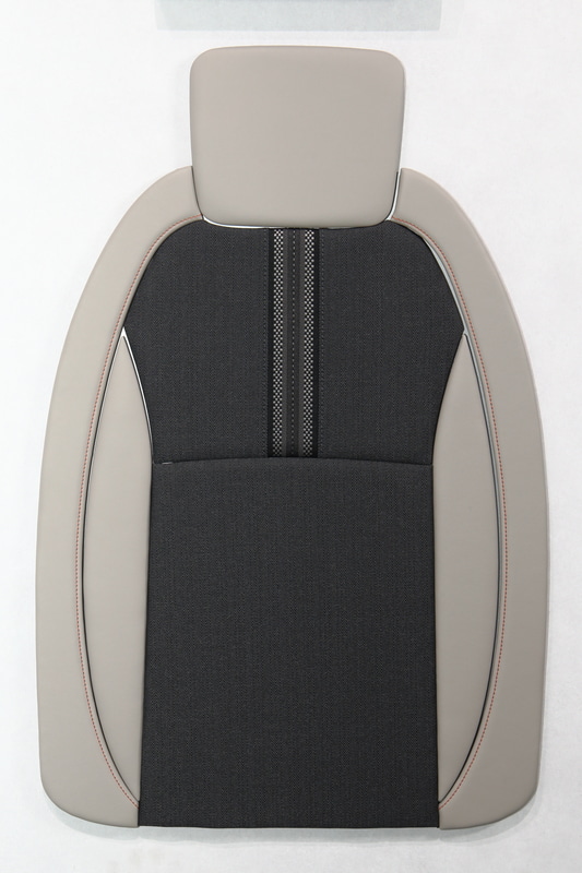 グレードごとのボディカラーやシート表皮、マテリアル