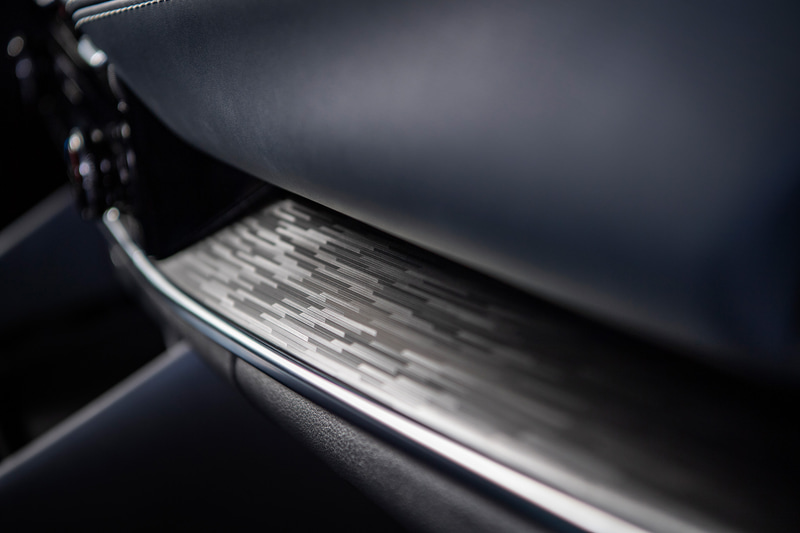 室内空間は同セグメントの新機軸となる高い質感を目指し、いつまでも乗っていたくなるような心安らぐ空間を目指してデザインされた