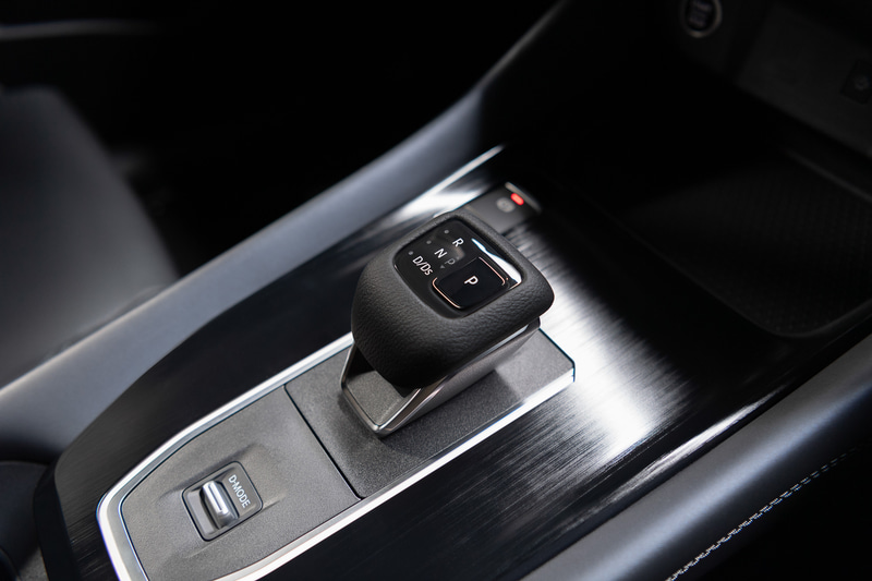 室内空間は同セグメントの新機軸となる高い質感を目指し、いつまでも乗っていたくなるような心安らぐ空間を目指してデザインされた