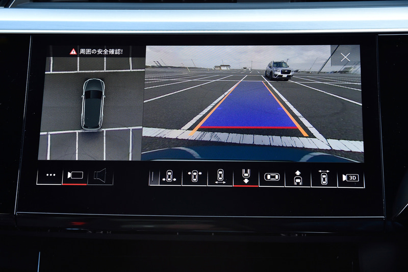 後だけでなく前後左右にあるカメラの指定した映像を表示することが可能