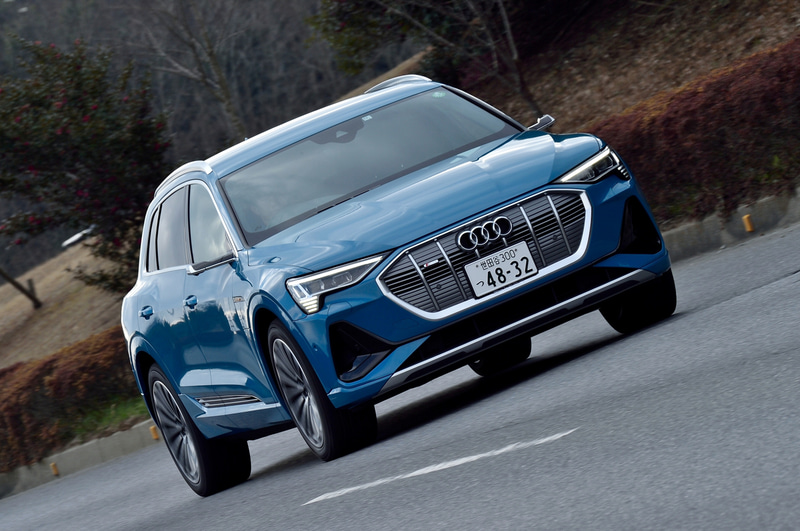 車両重量は2420kg（カタログ値の2400kgに、4ソーンオートマチックデラックスエアコンディショナー、エアクオリティパッケージ、Bang＆Olufsen3Dサウンドシステム16スピーカーが付いて＋20kg）で前軸重は1270kg、後軸重は1150kg