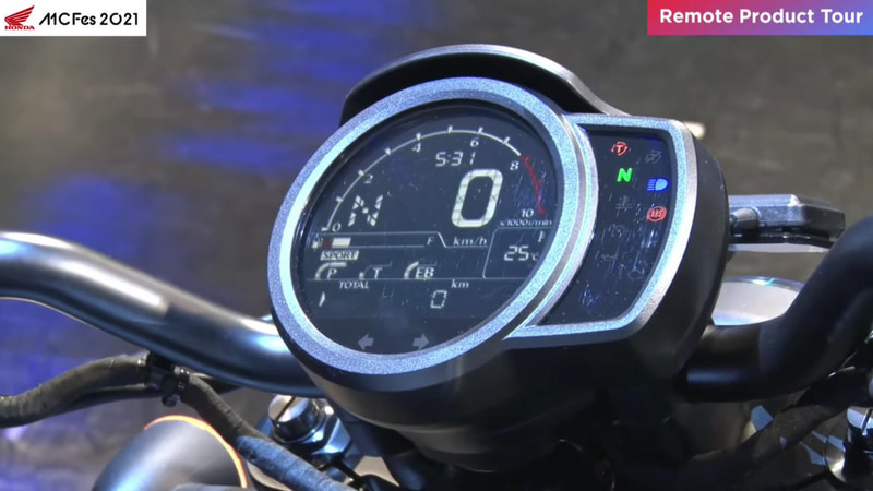 視聴者のコメントに合わせて、車両の細部について三倉氏と和泉氏が解説した