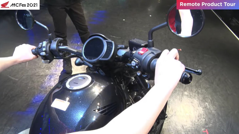 視聴者のコメントに合わせて、車両の細部について三倉氏と和泉氏が解説した