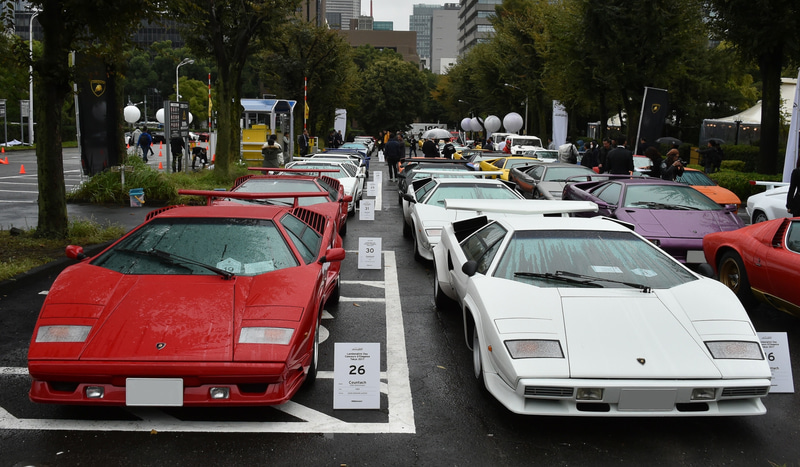 日本で開催されたランボルギーニデイに集結したカウンタック