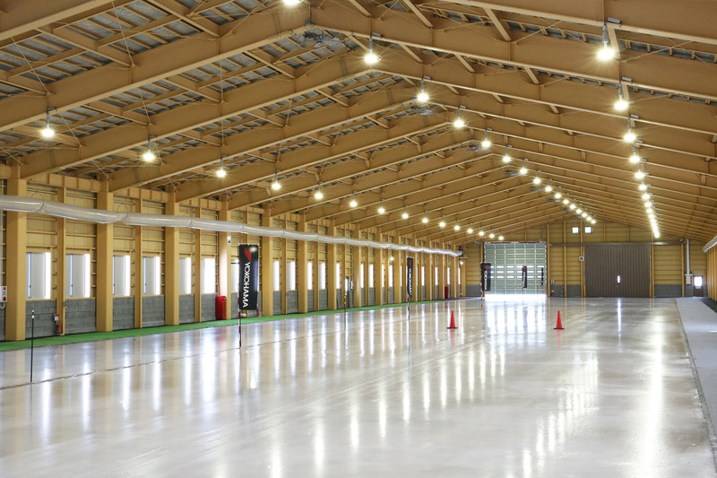屋内氷盤試験場の室内氷盤路