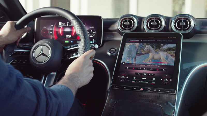 デジタルワールドプレミアされた新型Cクラス