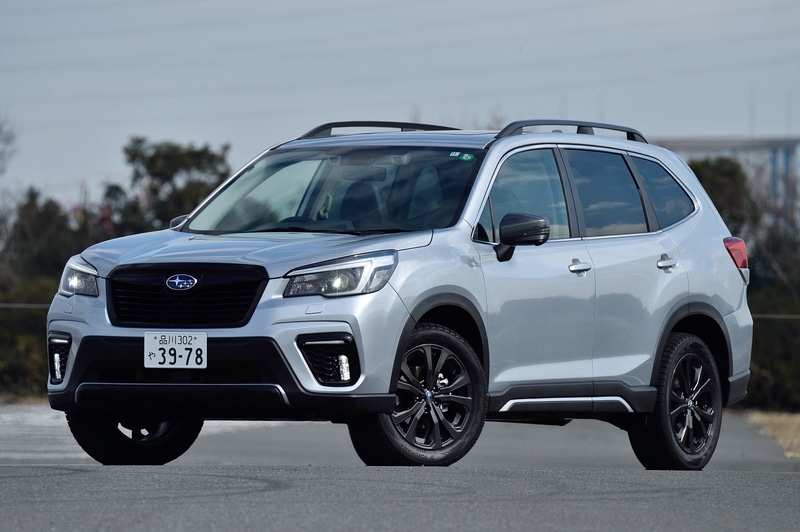 ボディサイズは4625×1815×1730mm（全長×全幅×全高）、ホイールベース2670mm、最低地上高220mm。車両重量（メーカー装着オプション含む）は1590kg（前軸重930kg、後軸重660kg）