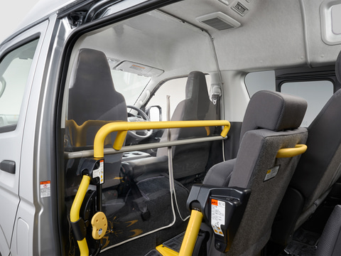 トヨタ、ハイエースを対象に「飛沫感染対策セパレータ」を商品化 - Car 