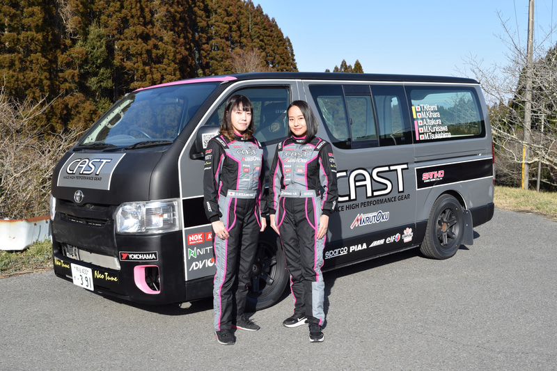 GRラリー/TRDカップにスポット参戦するドライバーの株式会社丸徳商会 社員 ラリードライバー板倉麻美選手、コ・ドライバーの槻島もも選手