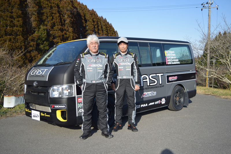 CAST RACING SANKOのドライバーを務める株式会社 サンコーワークス 代表取締役 喜多見孝弘選手、コ・ドライバーの日産自動車 グローバルデザイン本部勤務の木原雅彦選手