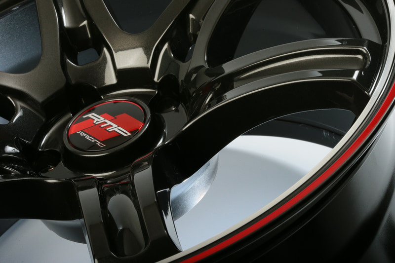 スポークの造形については最近のクルマでは当たり前の装備になっているビッグキャリパーに対応。「スバル WRX」などは8Jのインセット45を選べばOKだ