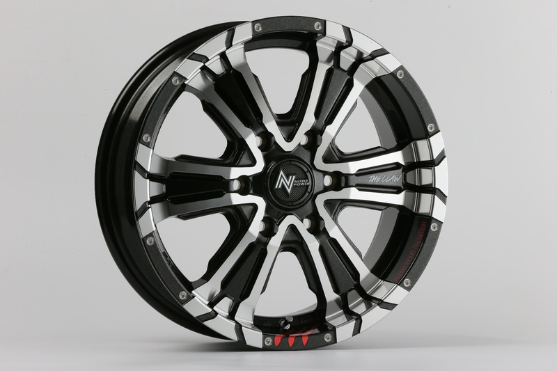 このホイールは2016年にデビューした「NITRO POWER CROSS CLAW」というモデルだが、注目してほしいのはリム部などに貼られたグラフィティステッカー。2021年に「CROSS CLAW GRAFFITI EDITION」として販売予定になっている