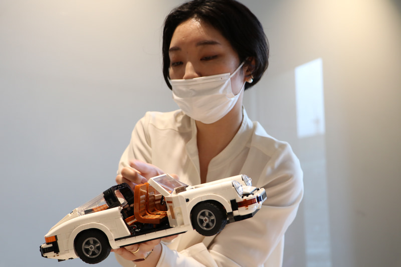 フロントシートは前傾可能となっている