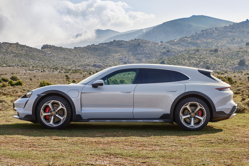 タイカン 4S クロスツーリスモ