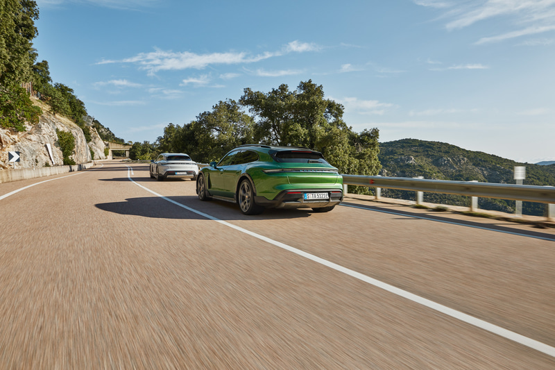 タイカン ターボS クロスツーリスモ