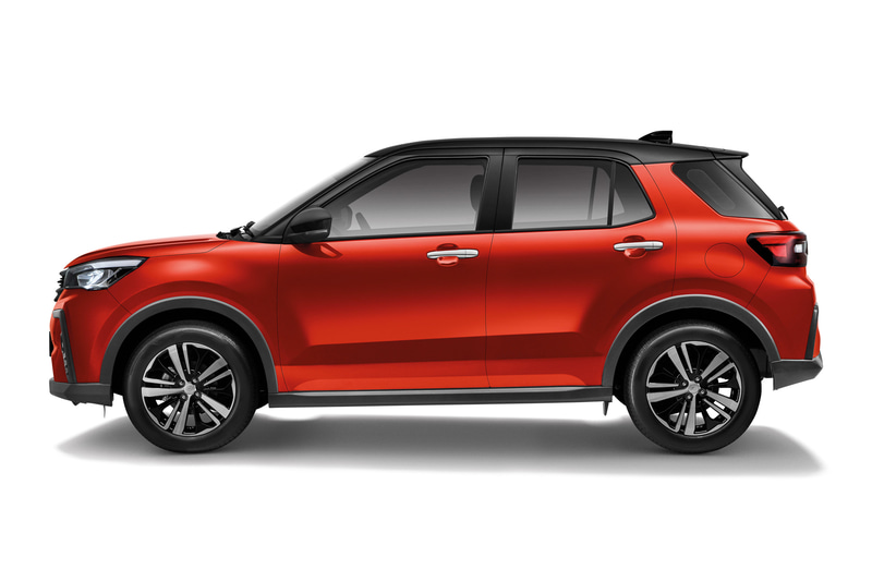 駆動方式は2WD（FF）で、1.0リッターターボの「1KR-VET」エンジンに、CVT（D-CVT）が組み合わされる。乗員定員は5名。ボディサイズは4065×1710×1635mm（全長×全幅×全高）