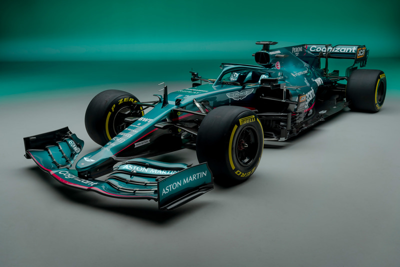 新型F1マシンのAMR21