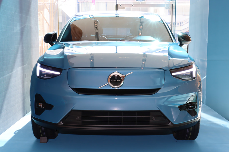 ボディカラーは新色の「フィヨルドブルー」