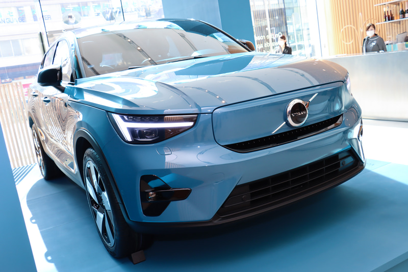 ボディカラーは新色の「フィヨルドブルー」