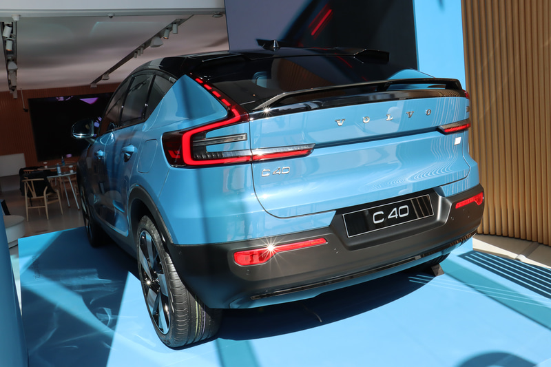 ボディカラーは新色の「フィヨルドブルー」