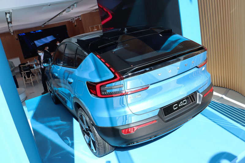 ボディカラーは新色の「フィヨルドブルー」