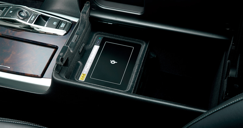 ワイヤレス充電器（Hybrid EXとHonda SENSING Eliteは装着不可）